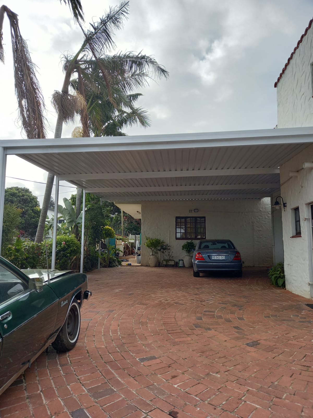 Wall-attached Carport